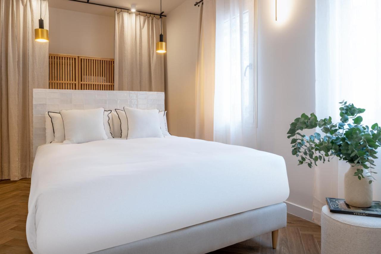 Magno Apartments Robles With Jacuzzi And Private Parking Севиля Екстериор снимка