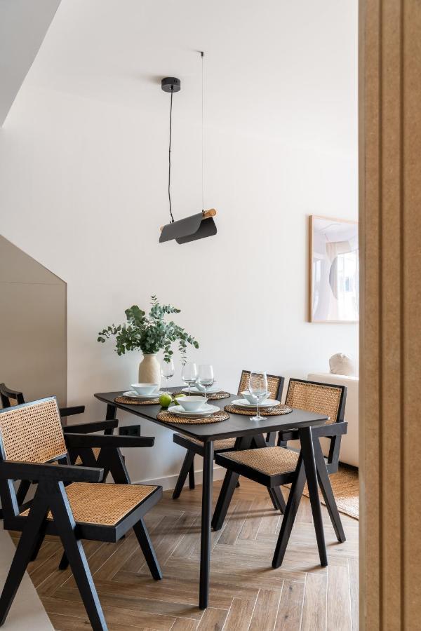 Magno Apartments Robles With Jacuzzi And Private Parking Севиля Екстериор снимка