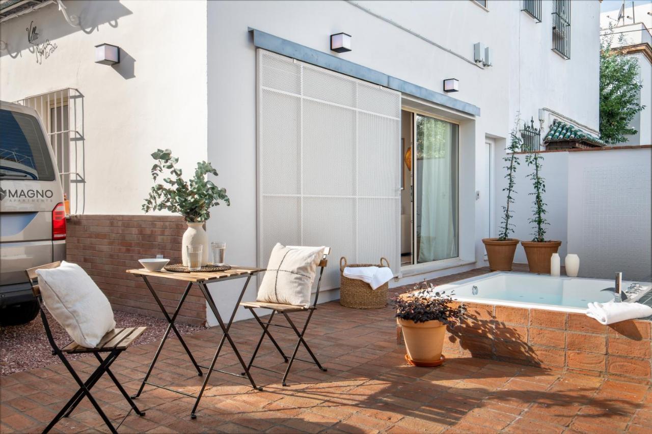 Magno Apartments Robles With Jacuzzi And Private Parking Севиля Екстериор снимка
