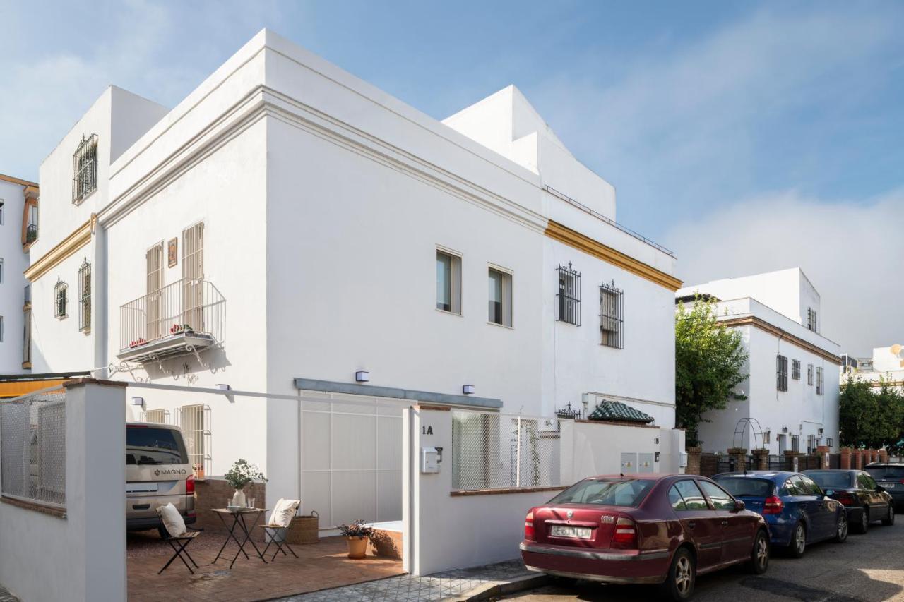 Magno Apartments Robles With Jacuzzi And Private Parking Севиля Екстериор снимка